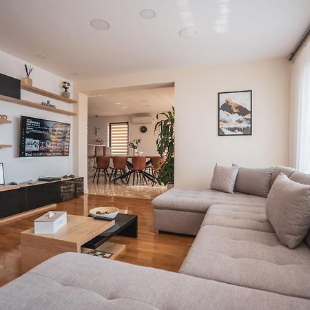 Roots Villa Redwood 브라쇼브 외부 사진