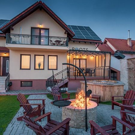 Roots Villa Redwood 브라쇼브 외부 사진