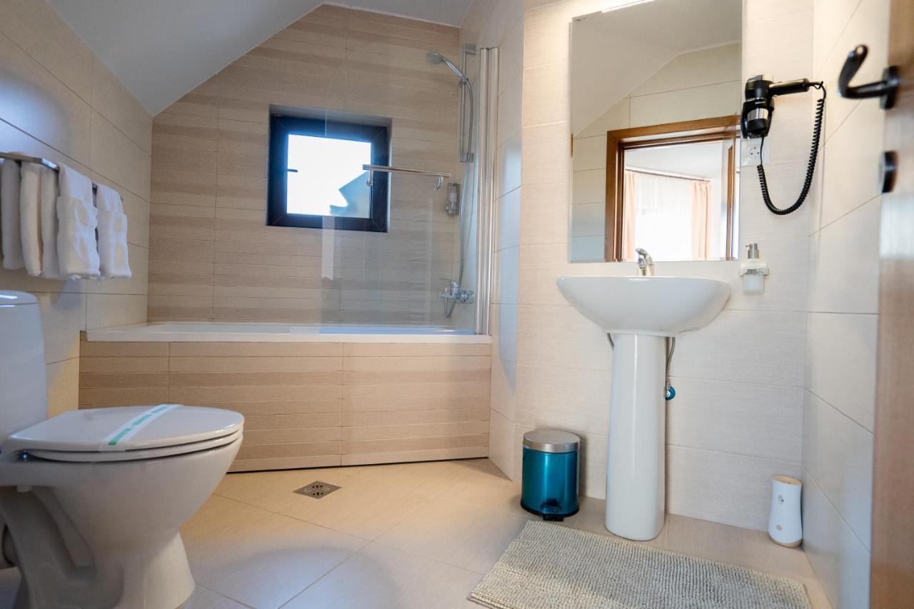 Roots Villa Redwood 브라쇼브 외부 사진