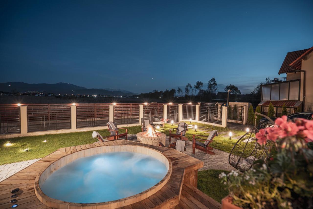 Roots Villa Redwood 브라쇼브 외부 사진