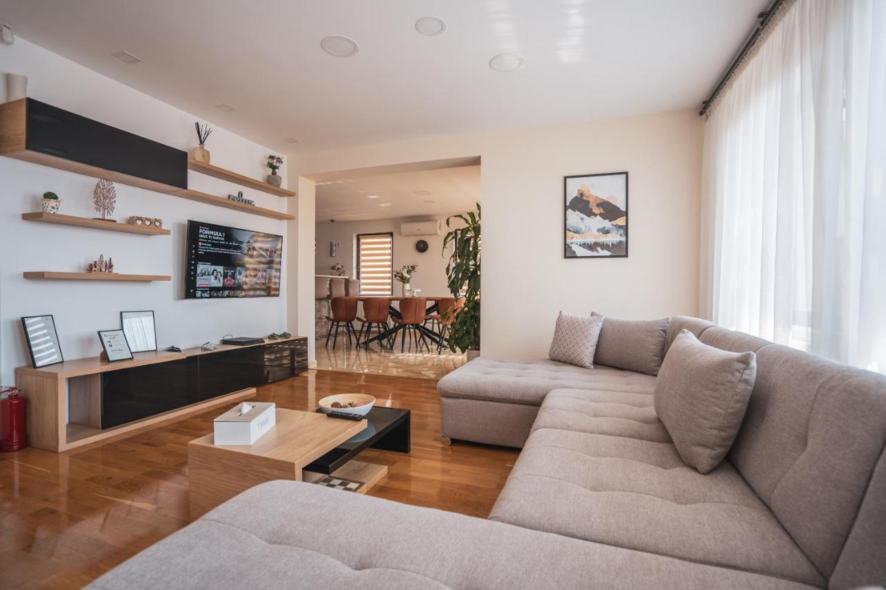 Roots Villa Redwood 브라쇼브 외부 사진