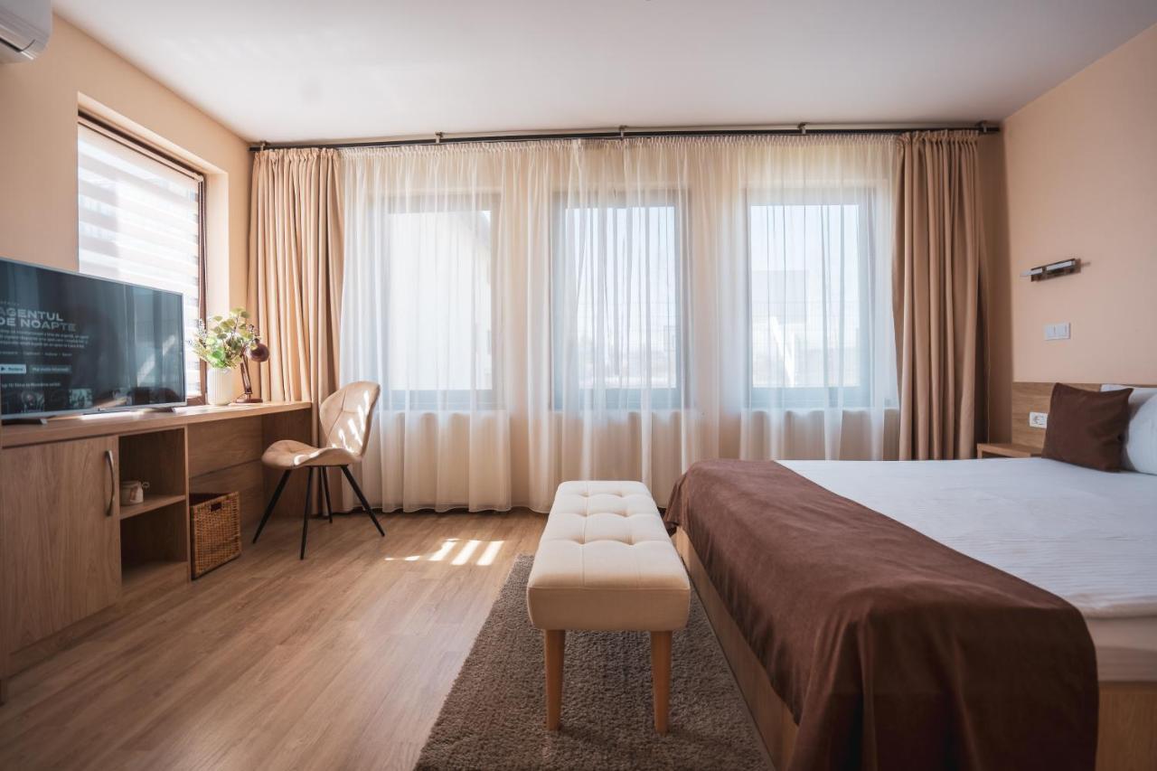 Roots Villa Redwood 브라쇼브 외부 사진
