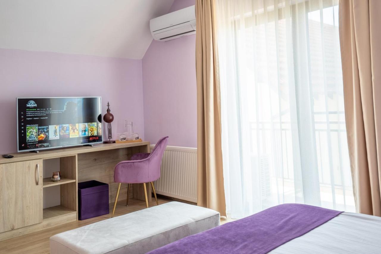 Roots Villa Redwood 브라쇼브 외부 사진