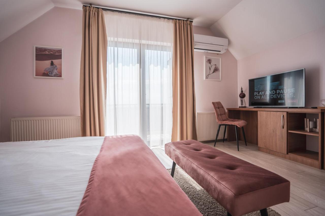 Roots Villa Redwood 브라쇼브 외부 사진