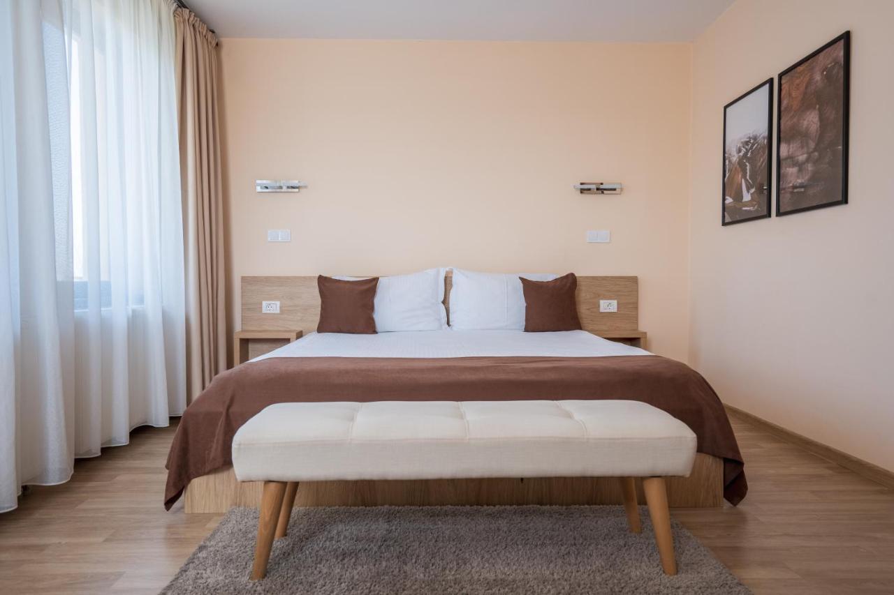 Roots Villa Redwood 브라쇼브 외부 사진