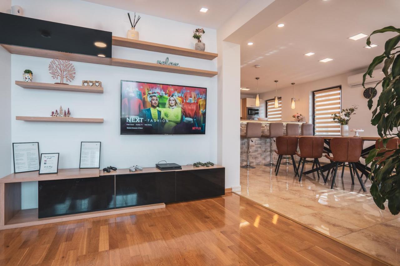 Roots Villa Redwood 브라쇼브 외부 사진