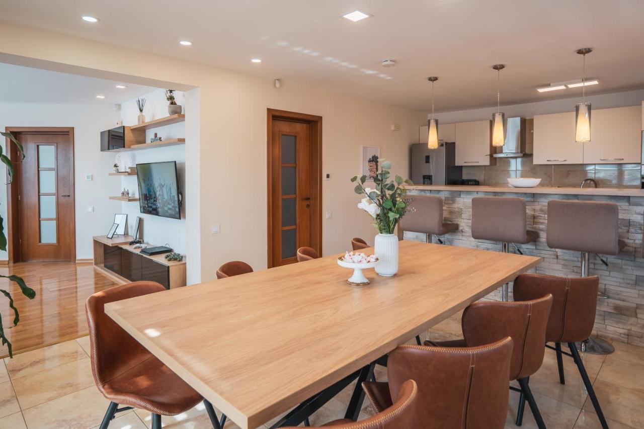 Roots Villa Redwood 브라쇼브 외부 사진