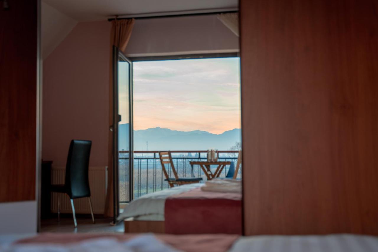 Roots Villa Redwood 브라쇼브 외부 사진